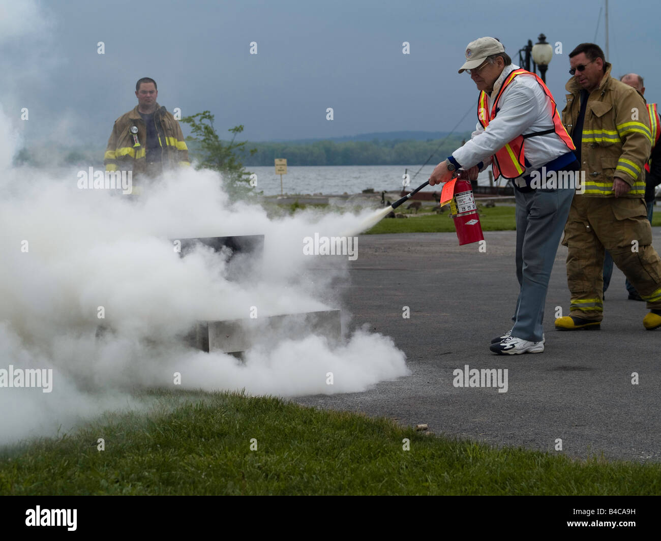 How to put out a fire hi-res stock photography and images - Alamy