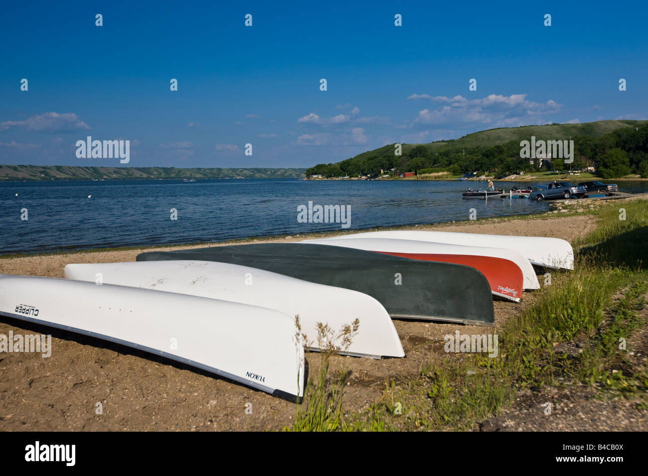Canoes on the sandy beach of Echo Lake in Echo Valley Provincial Park, Qu'Appelle Valley, Saskatchewan, Canada. Stock Photo