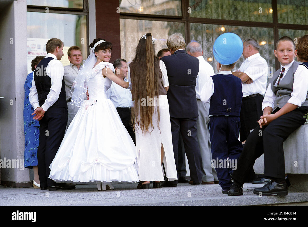 Wedding happy guests hi-res stock photography and images - Alamy