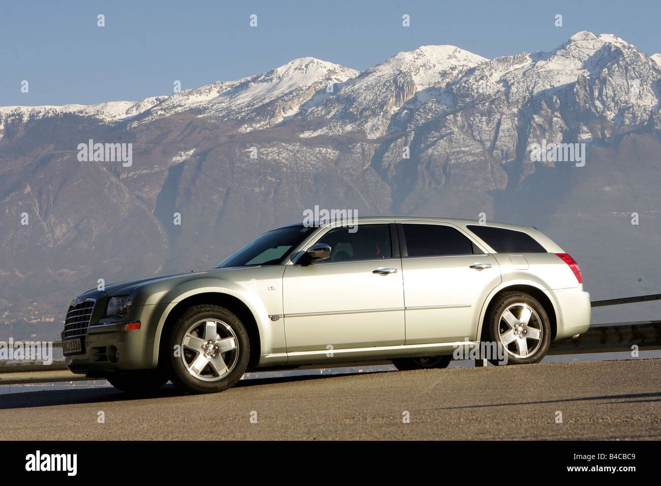 Car Chrysler 300 C Touring 5 7 Hemi Awd Model Year 05 Silver Upper Middle Sized Hatchback Standing Upholding Side Vi Stock Photo Alamy Car Chrysler 300 C Touring 5 7 Hemi Awd Model Year 05 Silver Upper Middle Sized Hatchback Standing Upholding Side Vi Stock Photo Alamy