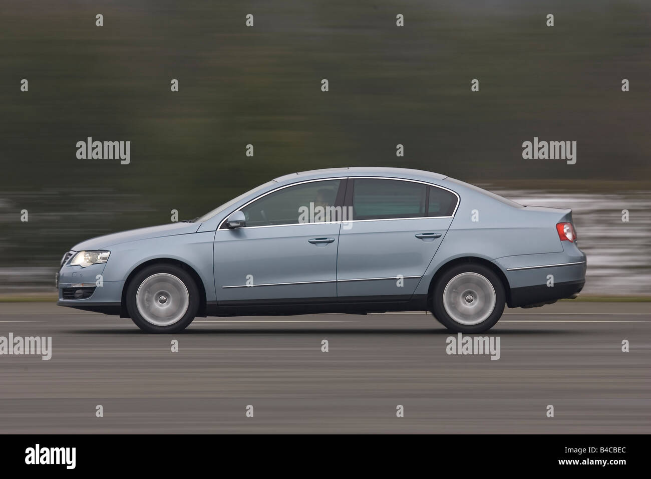 Car Vw Volkswagen Passat 2 0 Tdi Dsg Model Year 05 Silver Stock Photo Alamy