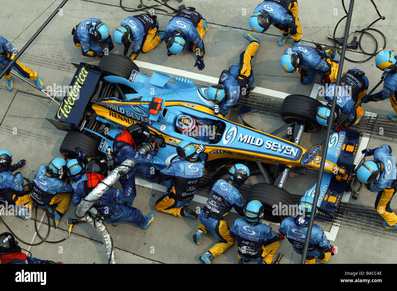 engine sport, Renault, Formel 1 2005, pit stop, Malaysia, photographer: Daniel Reinhard Stock Photo