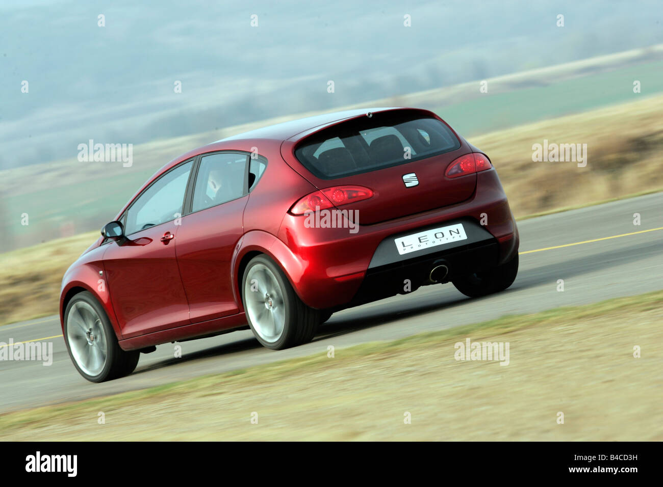 Car Seat Leon 2 0 Fsi Turbo Model Year 05 Wine Red Metallic Stock Photo Alamy