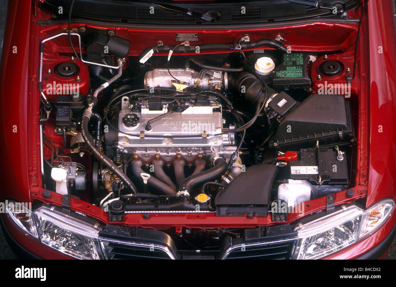 Car, Mitsubishi Carisma 1.6, Limousine, medium class, model year 2000-,  ruby colored, view in engine compartment, engine, techni Stock Photo - Alamy