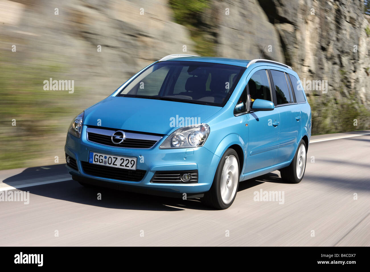 Goed gevoel moeilijk handboeien Opel zafira 2 0 turbo hi-res stock photography and images - Alamy