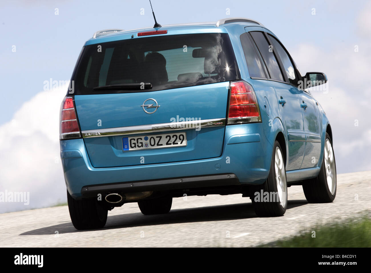 Car, Opel Zafira 2.0 Turbo, Van, 2005-, blue moving, diagonal from back, rear view, country road, photographer: A Stock Photo Alamy
