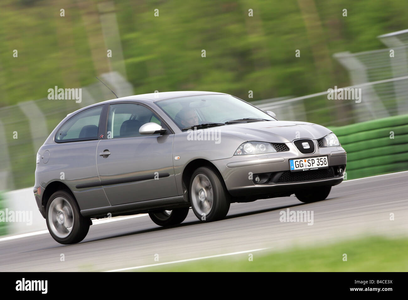 Car, Seat Ibiza FR 1.8 20VT, model year 2005-, silver, small approx.,  Limousine, driving, diagonal from the front, side view, te Stock Photo -  Alamy