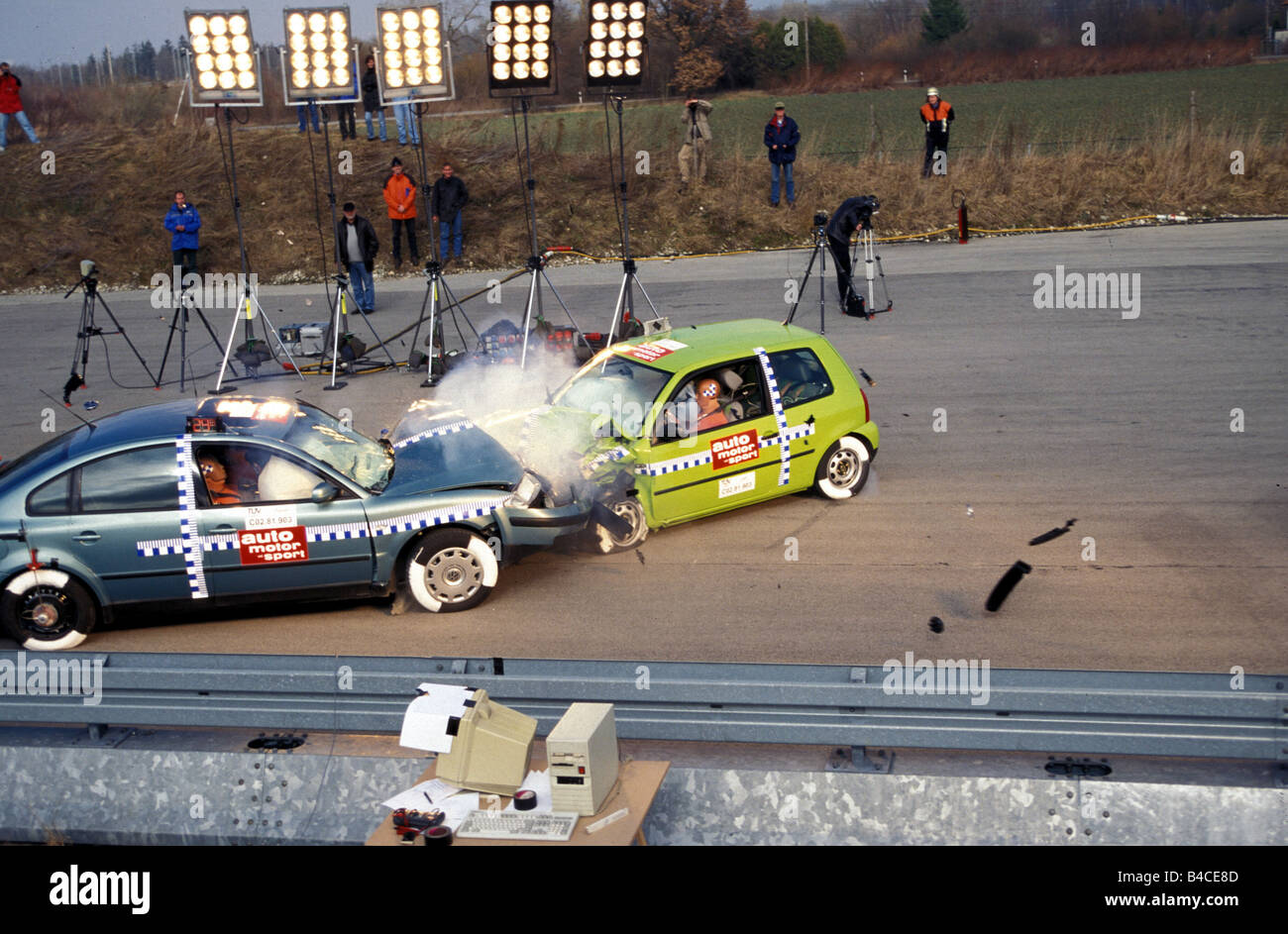 Car, Security, Crash tests, VW Volkswagen Passat gegen VW Lupo, Airbag, photographer: Hans Peter Seufert Stock Photo