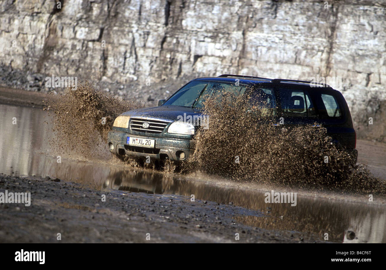 Car, Suzuki Grand Vitara XL7 V6, cross country vehicle, model year 1999-, green, offroad, driving, diagonal from the front, Mud, Stock Photo