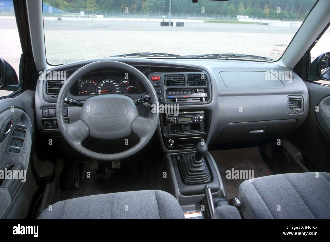 Car, Suzuki Grand Vitara XL7 V6, cross country vehicle, model year 1999-,  green, interior view, Interior view, Cockpit, techniqu Stock Photo - Alamy