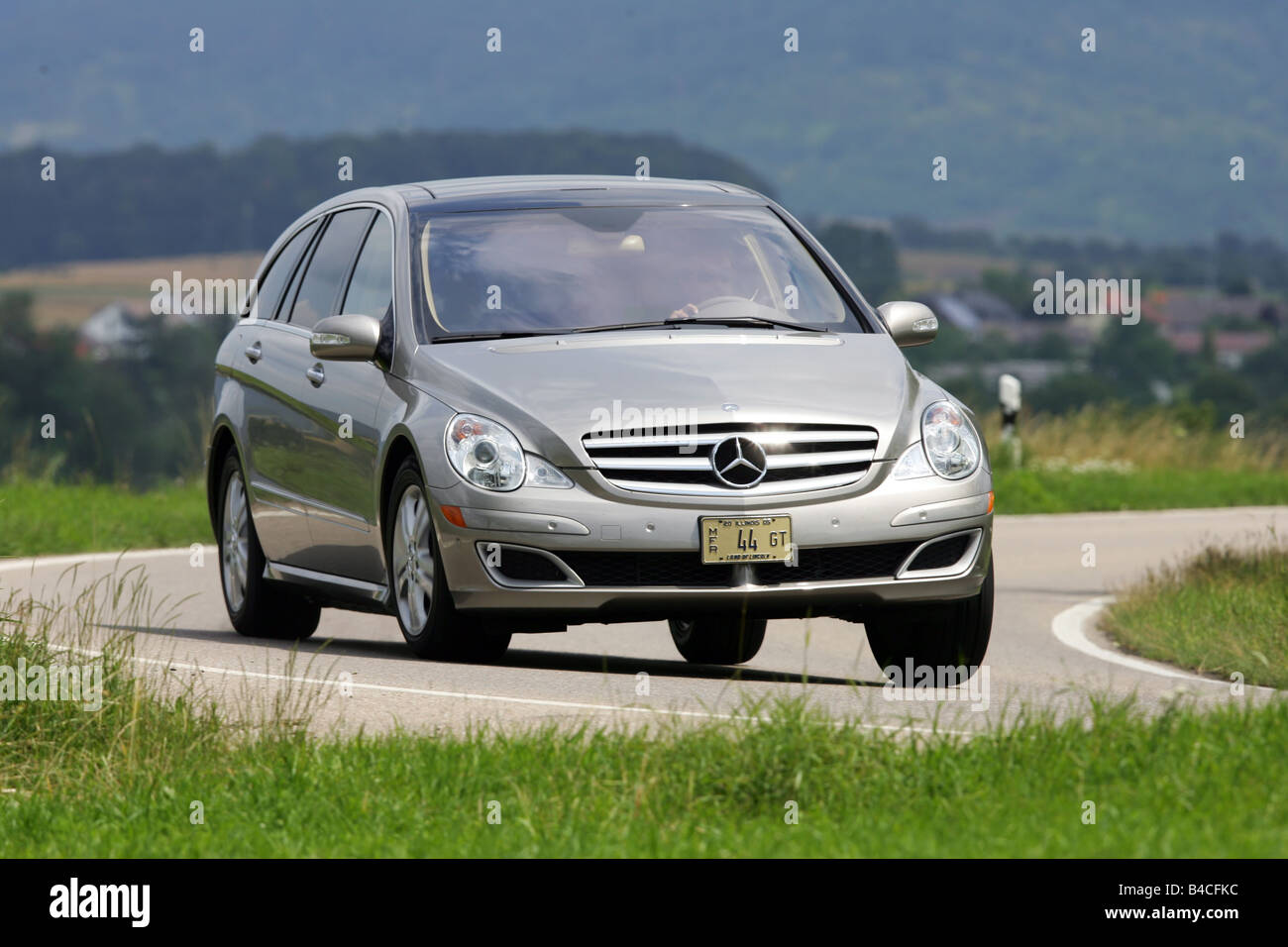 Mercades R 500 Mercedes R 500, model year 2005-, anthracite, driving, standing ...