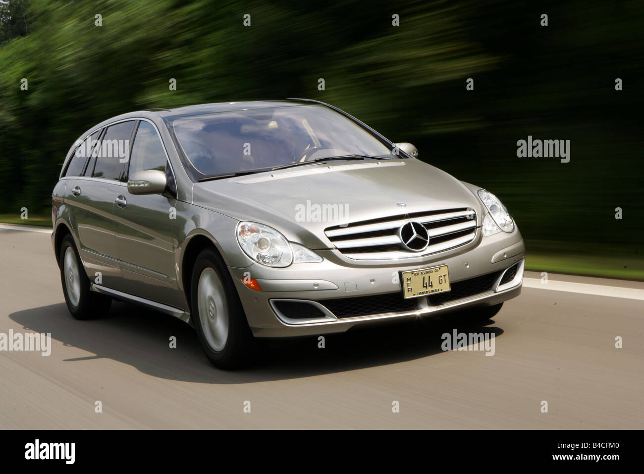 Mercades R 500 Mercedes R 500, model year 2005-, anthracite, driving, diagonal from ...