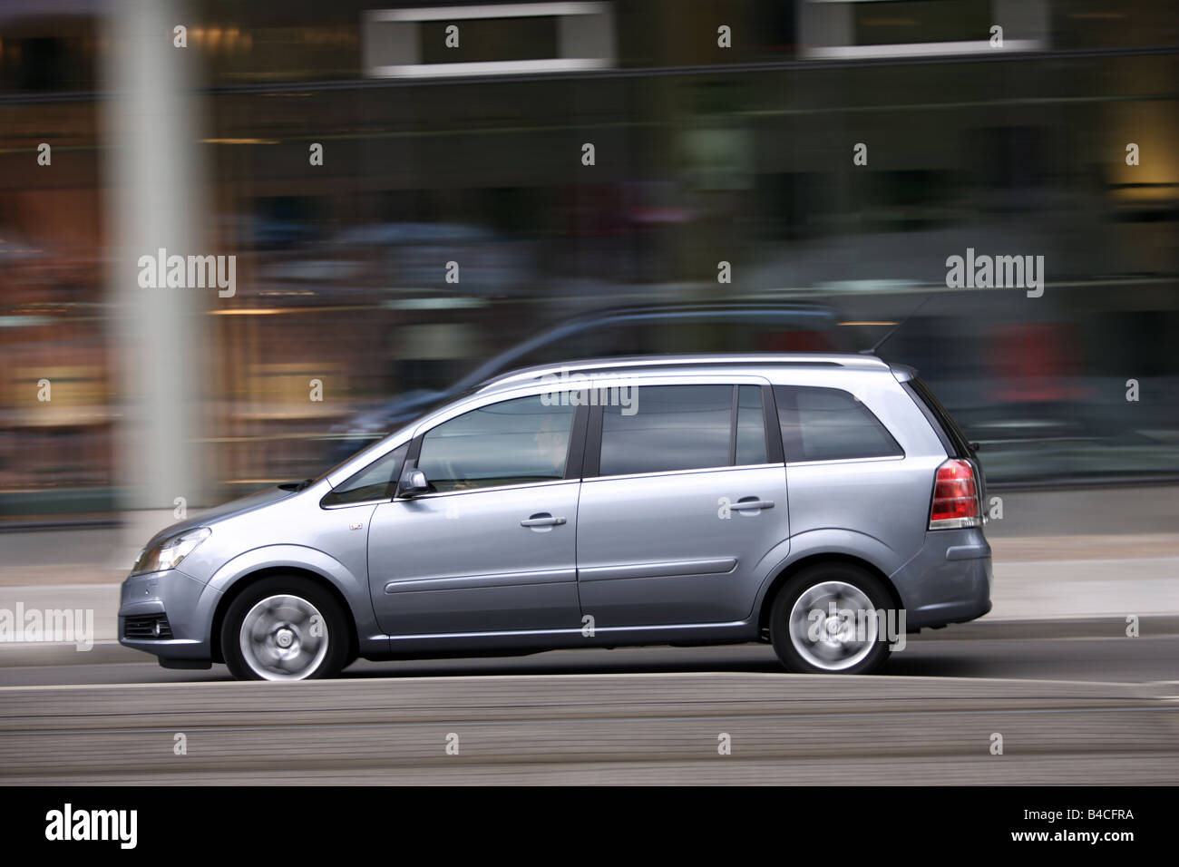 Opel Zafira 1 9 Cdti Model Year 2005 Silver Driving Side View Stock Photo Alamy