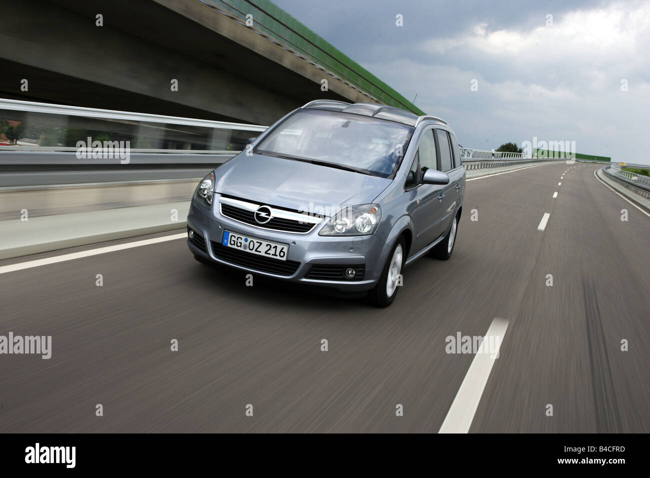Opel zafira 1 9 cdti model hi-res stock photography and images - Alamy