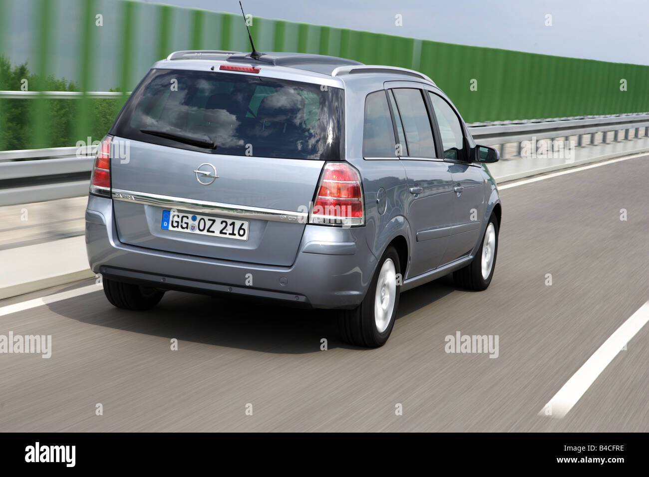 Opel Zafira 1 9 Cdti Model High Resolution Stock Photography and Images -  Alamy