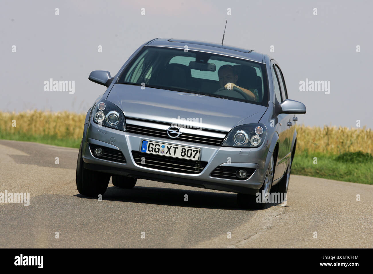 Car Opel Astra 1 3 Cdti Model Year 05 Silver Limousine Lower Stock Photo Alamy