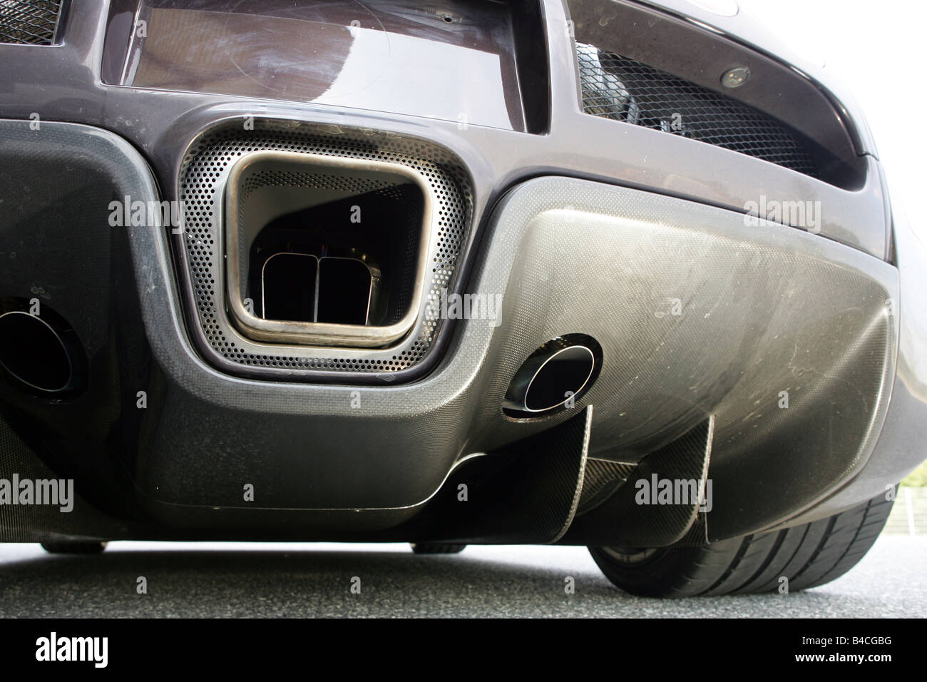 Car, Bugatti Veyron 16.4, roadster, coupe, model year 2005-, wine-red-black, Exhaust, Detailed view, technique/accessory, access Stock Photo - Alamy