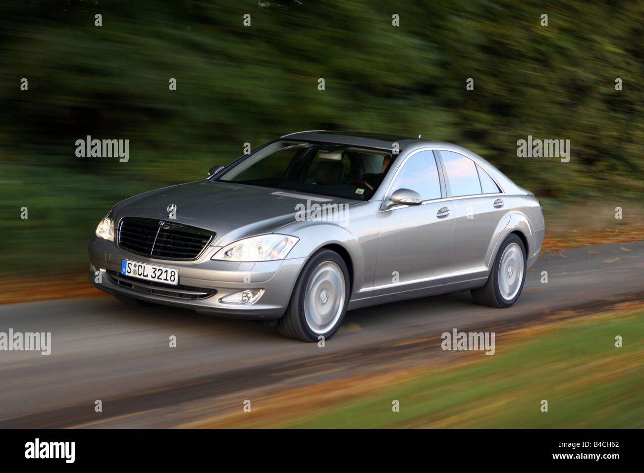 Mercedes S 500, silver, model year 2005-, driving, diagonal from the ...