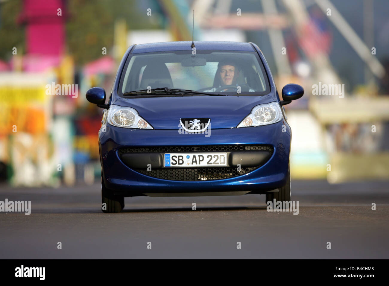 Peugeot 107, model year 2005-, blue, standing, upholding, frontal view, City Stock Photo