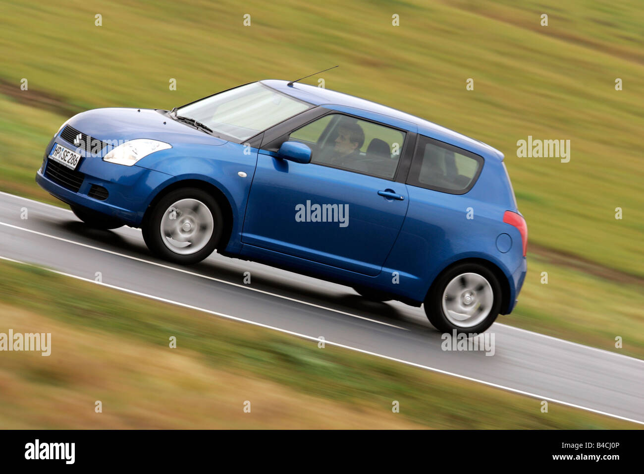 Suzuki swift : plus de 1 803 photos de stock libres de droits