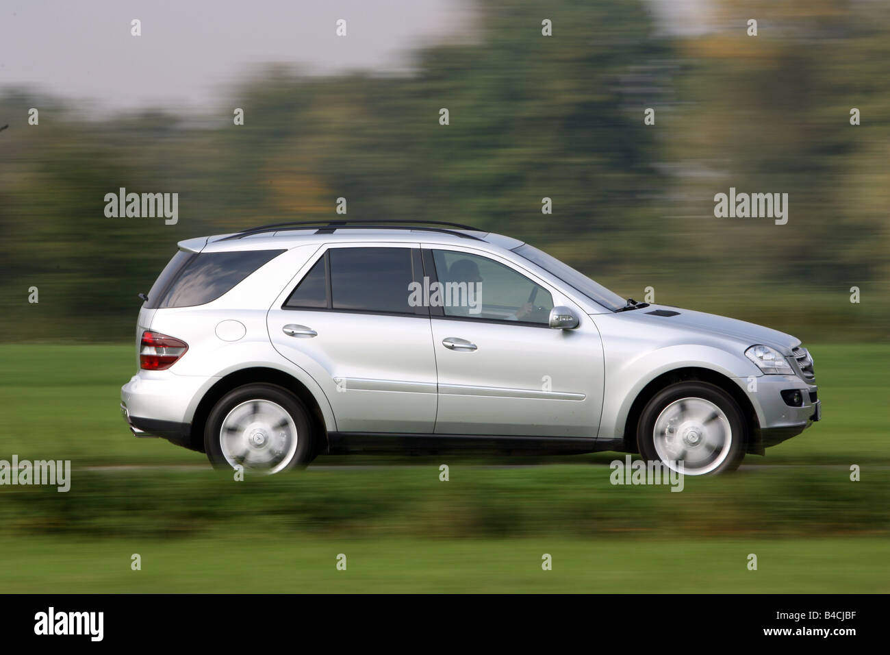 Mercedes ml 500 hi-res stock photography and images - Alamy