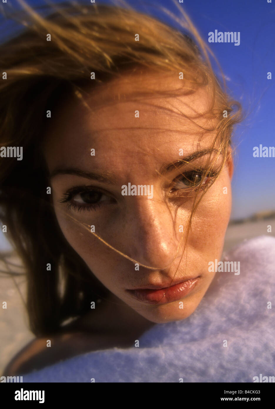 Sad woman beach hi-res stock photography and images - Alamy