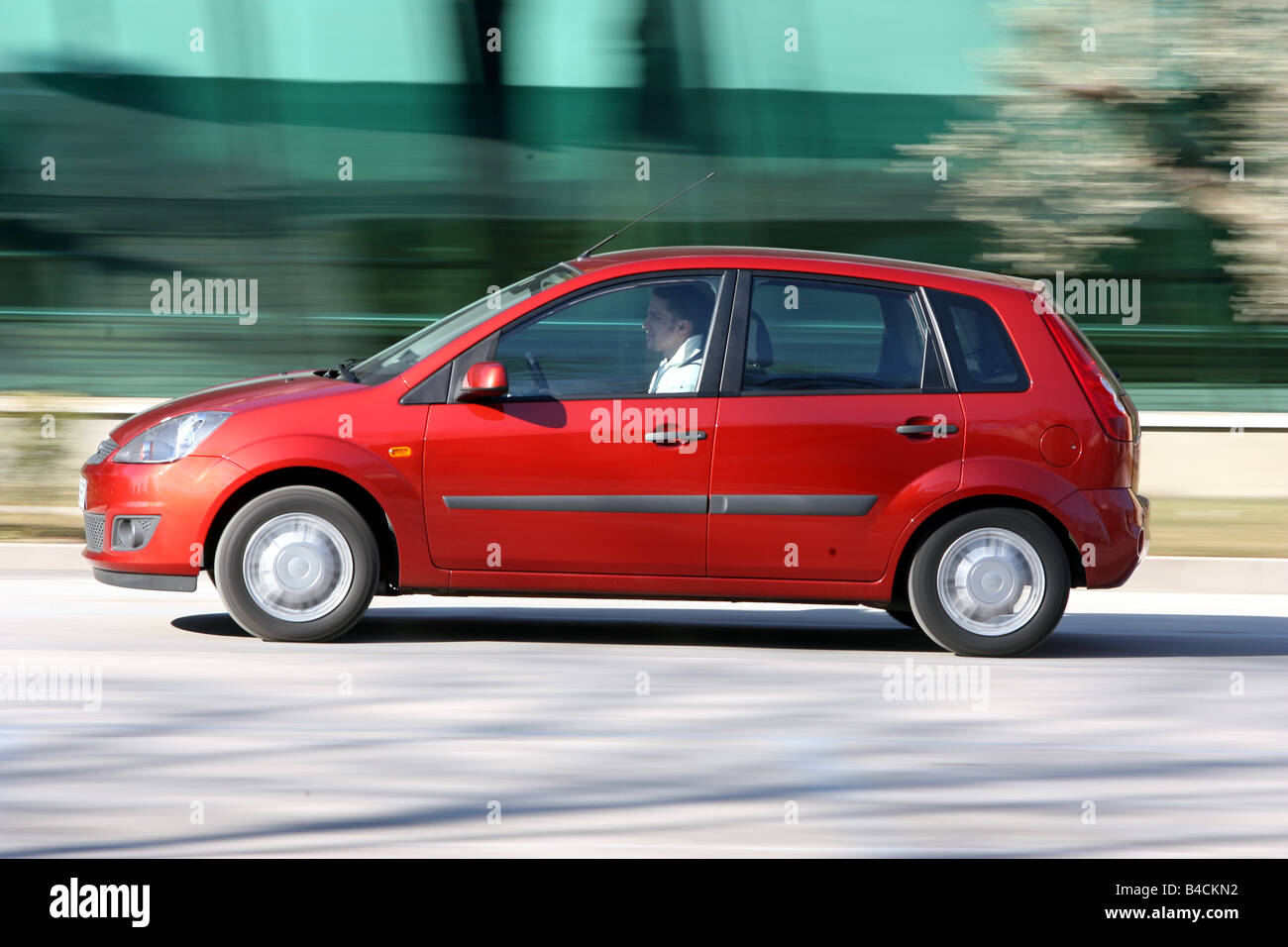 Ford Fiesta 1.4 16V, model year 2005-, rust-red, driving, side view, City  Stock Photo - Alamy