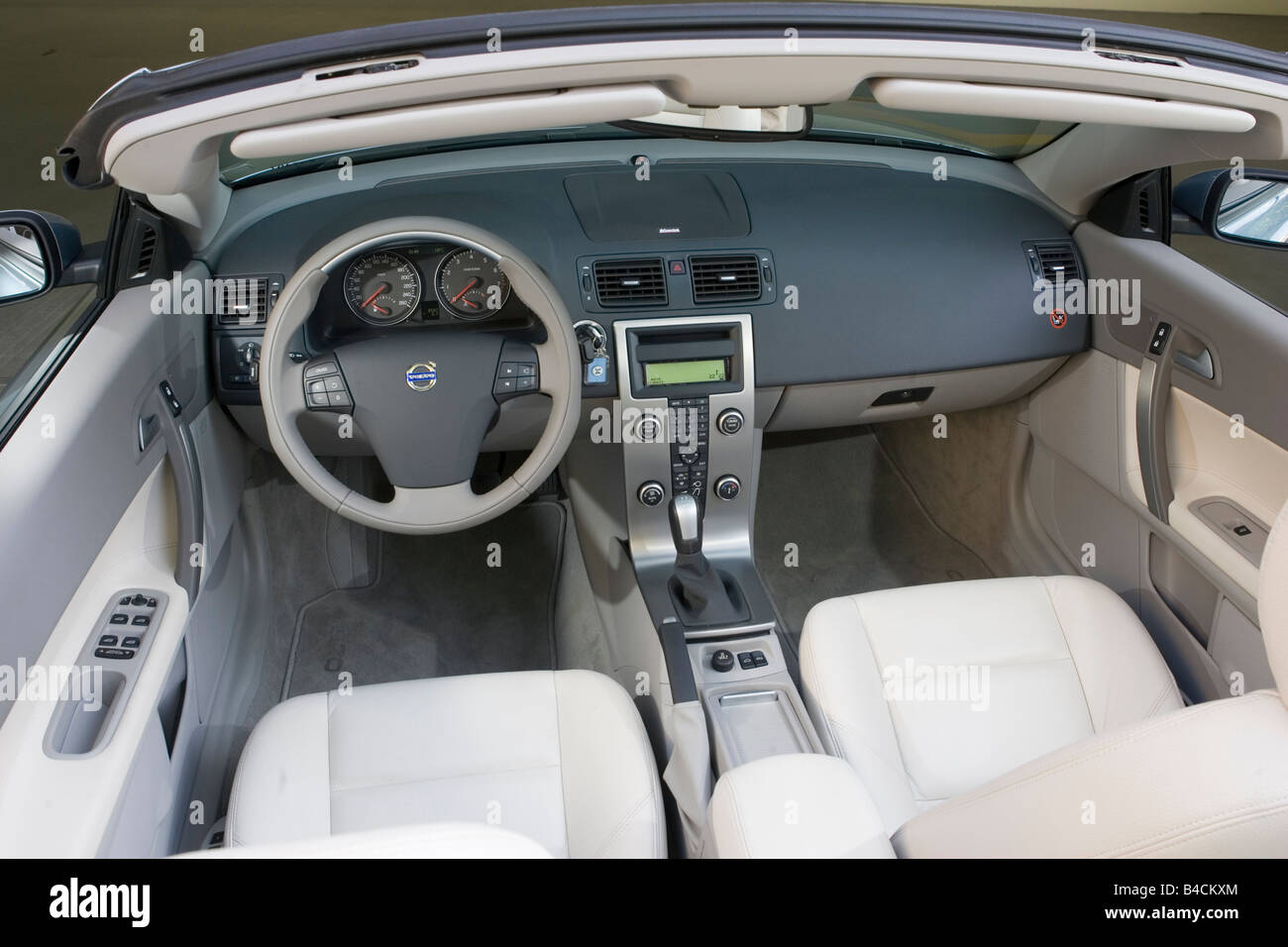 Volvo C70 T5, model year 2005-, silver, interior view, Interior view,  Cockpit, technique/accessory, accessories Stock Photo - Alamy