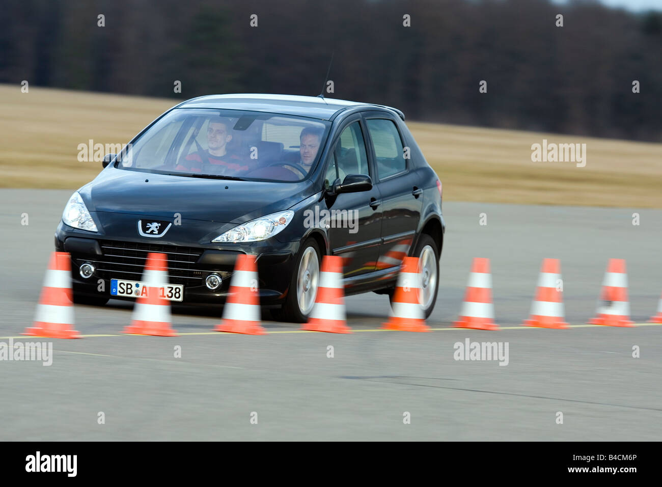 Peugeot 307 car vehicle hi-res stock photography and images - Alamy