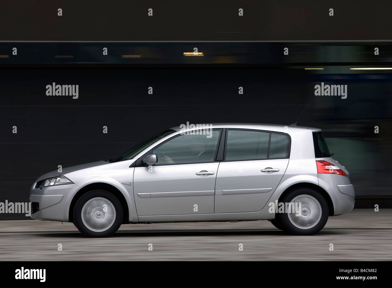 Universeel Kwelling herstel Renault Megane 1.9 dCi FAP, silver, model year 2005-, driving, side view,  City Stock Photo - Alamy