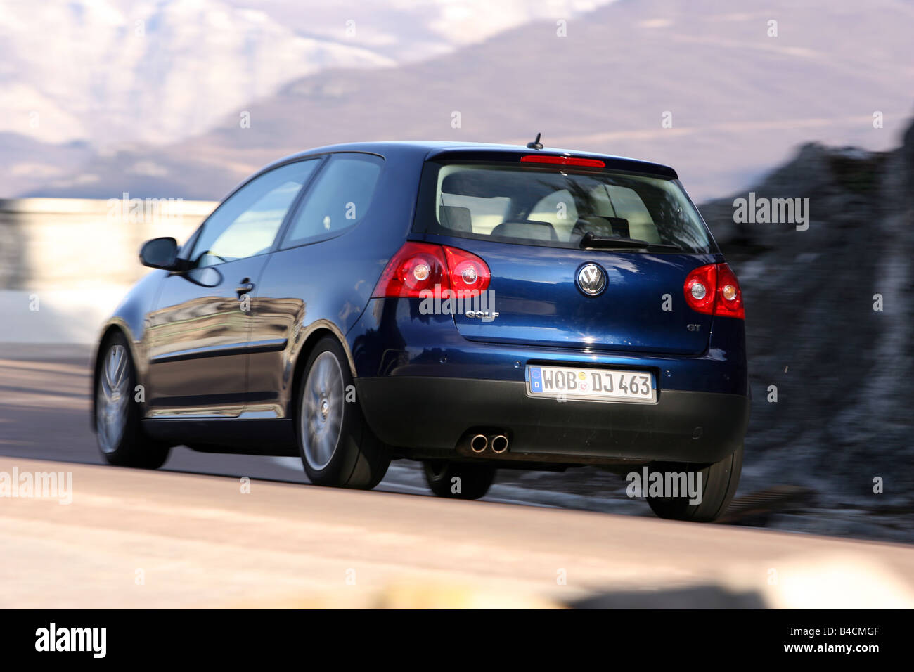 Atlas orkester relæ VW Volkswagen Golf GT 2.0 TDI, dark blue, model year 2005-, driving,  diagonal from the back, rear view, country road Stock Photo - Alamy