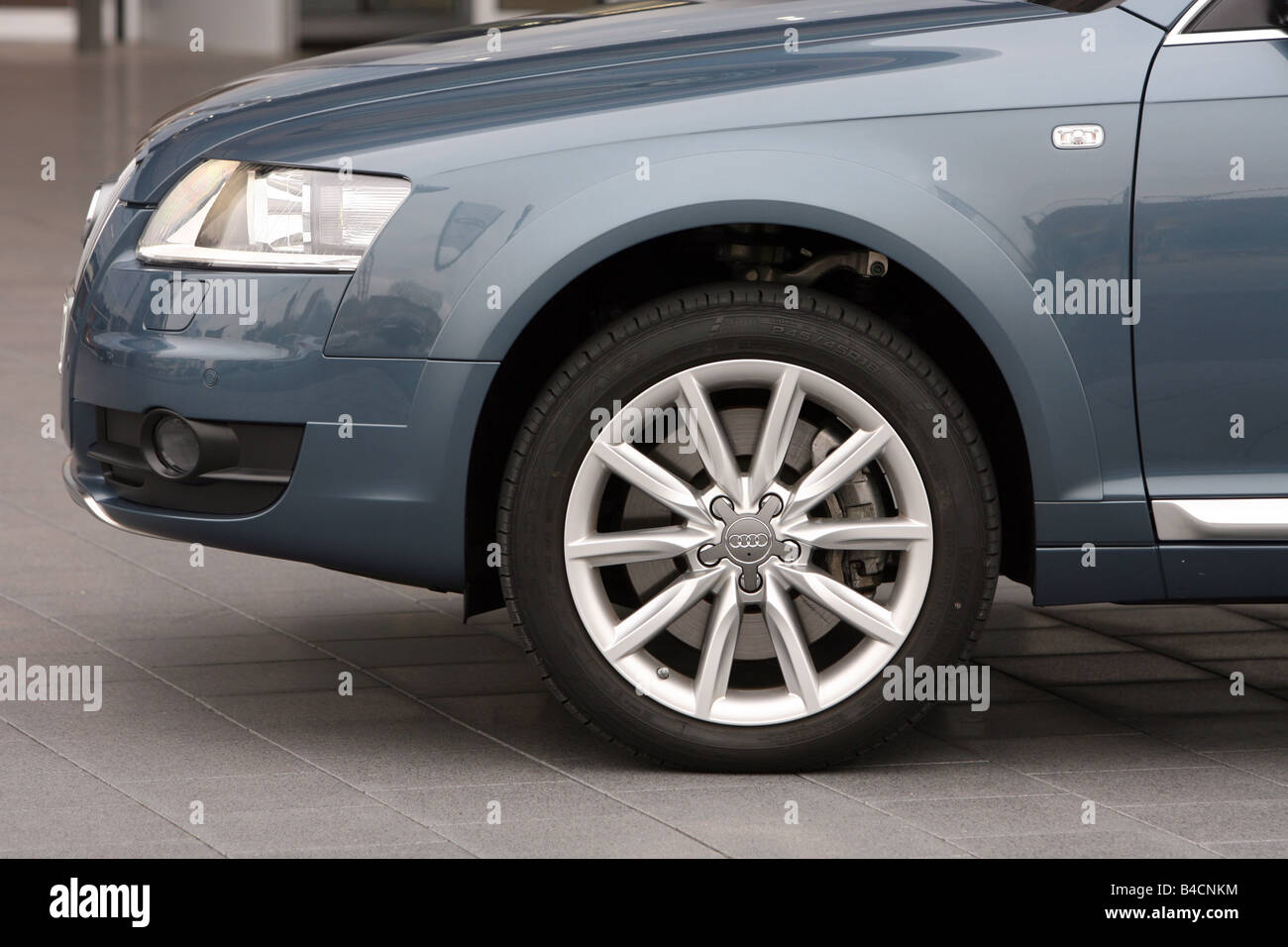 Audi A6 Allroad Quattro 4.2 FSI, model year 2006-, anthracite, Detailed  view, Front tyres, Front wheel, technique/accessory, acc Stock Photo - Alamy