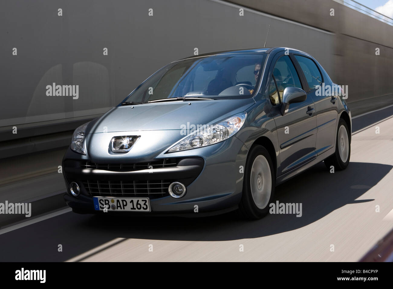Peugeot 207 HDi FAP 110, model year 2006-, anthracite, driving, diagonal  from the front, frontal view, country road Stock Photo - Alamy