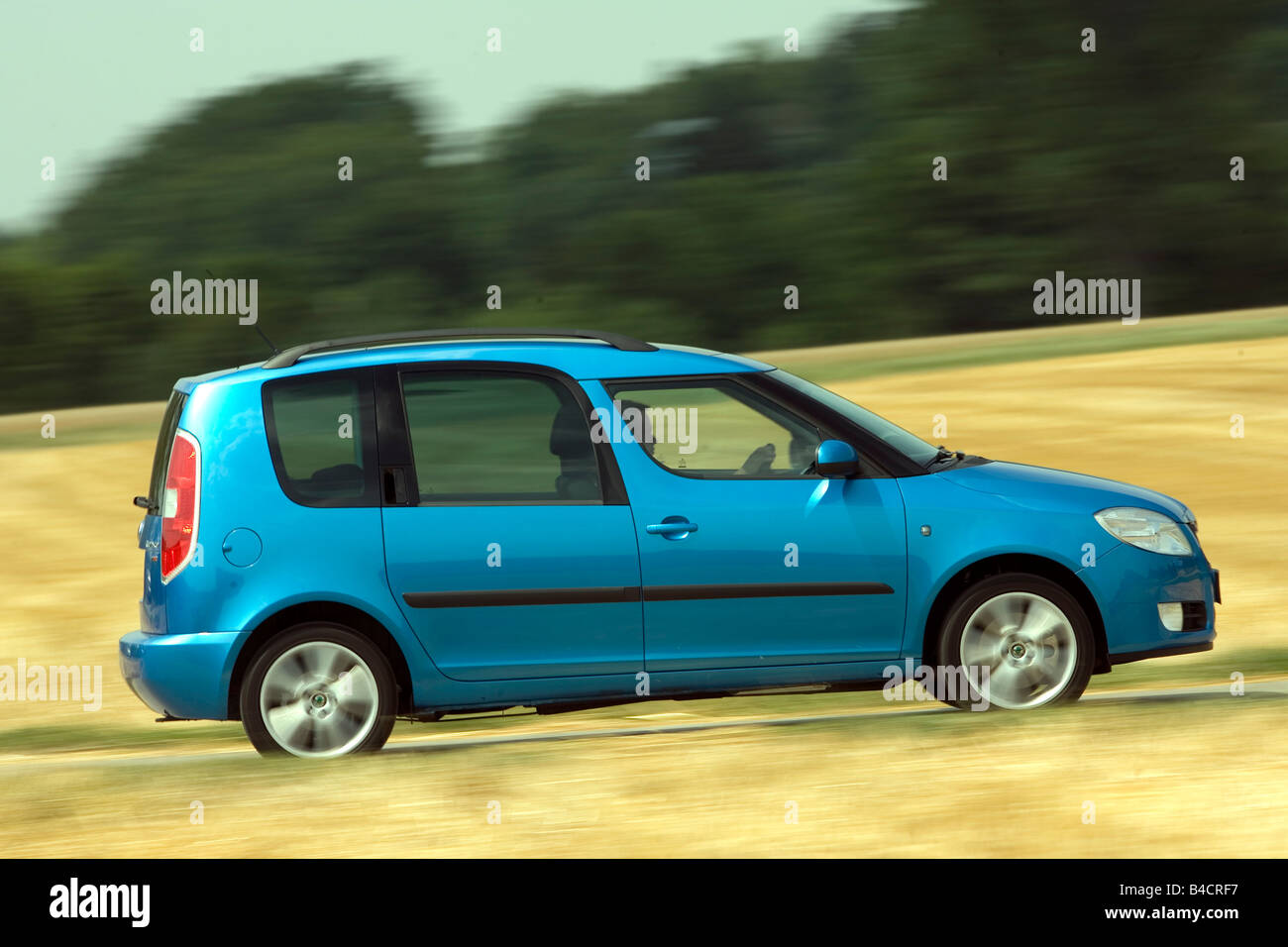 Skoda Roomster 1.9 TDI, model year 2006-, blue moving, side view, country road Stock Photo