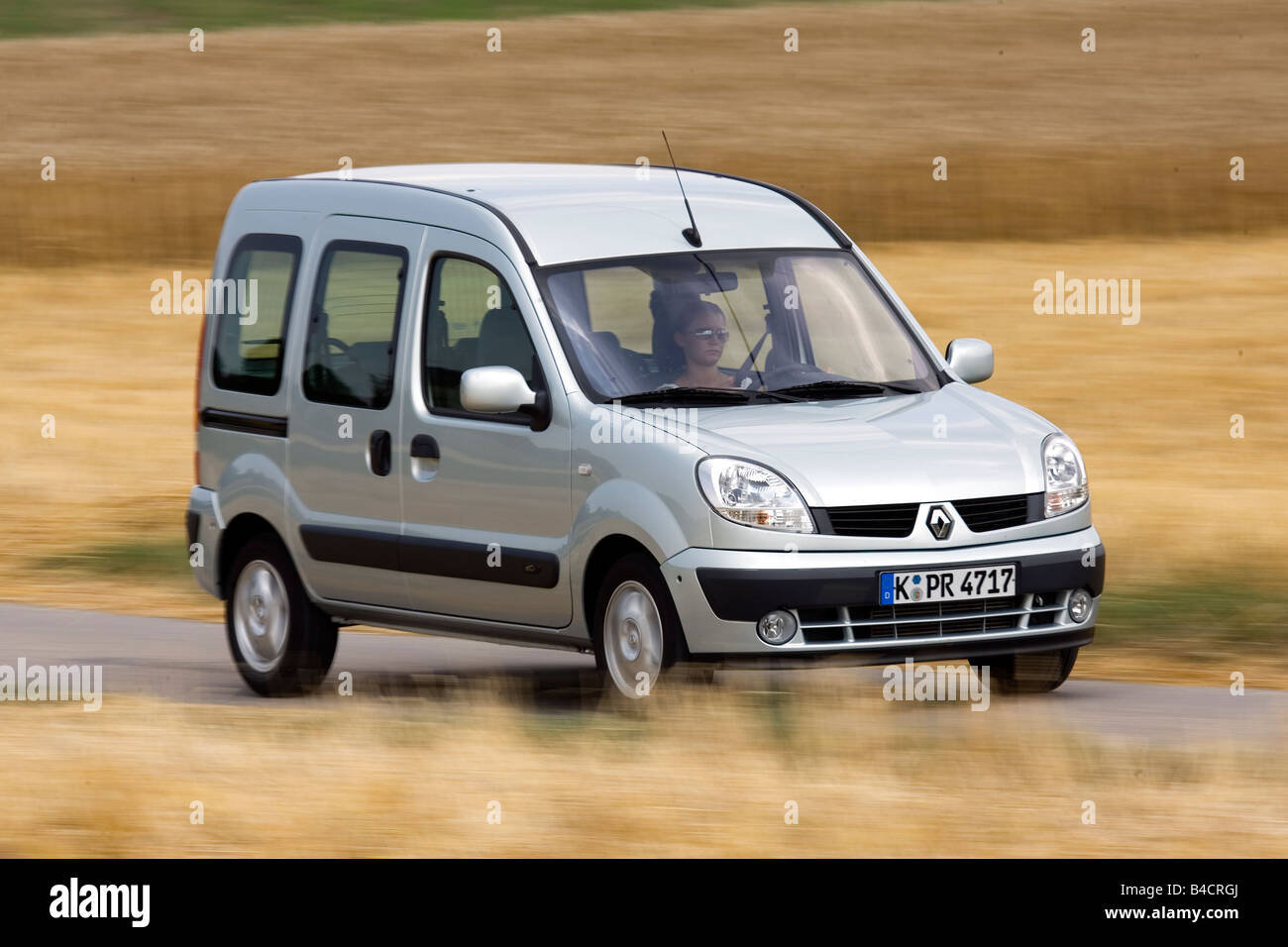 Renault Kangoo 1.5 dCi, model year 2003-, silver, driving, diagonal from  the front, frontal view, country road Stock Photo - Alamy