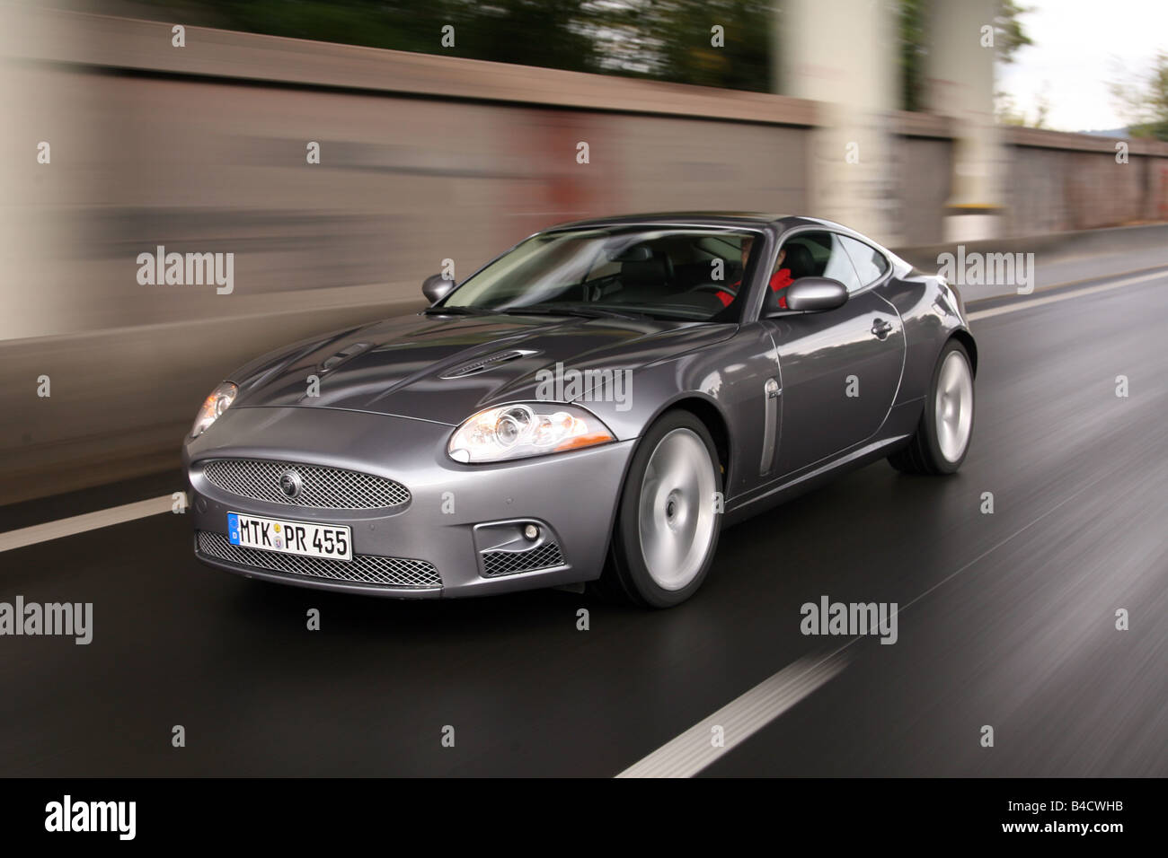 Jaguar XKR coupe, model year 2006-, anthracite, driving, diagonal from the front, frontal view, City Stock Photo