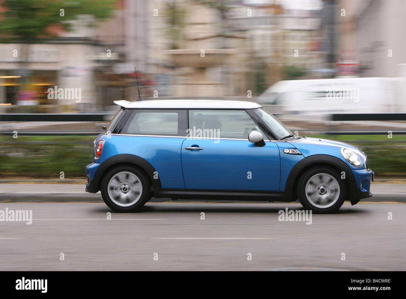 Mini Cooper S, model year 2006-, blue moving, side view, City Stock Photo