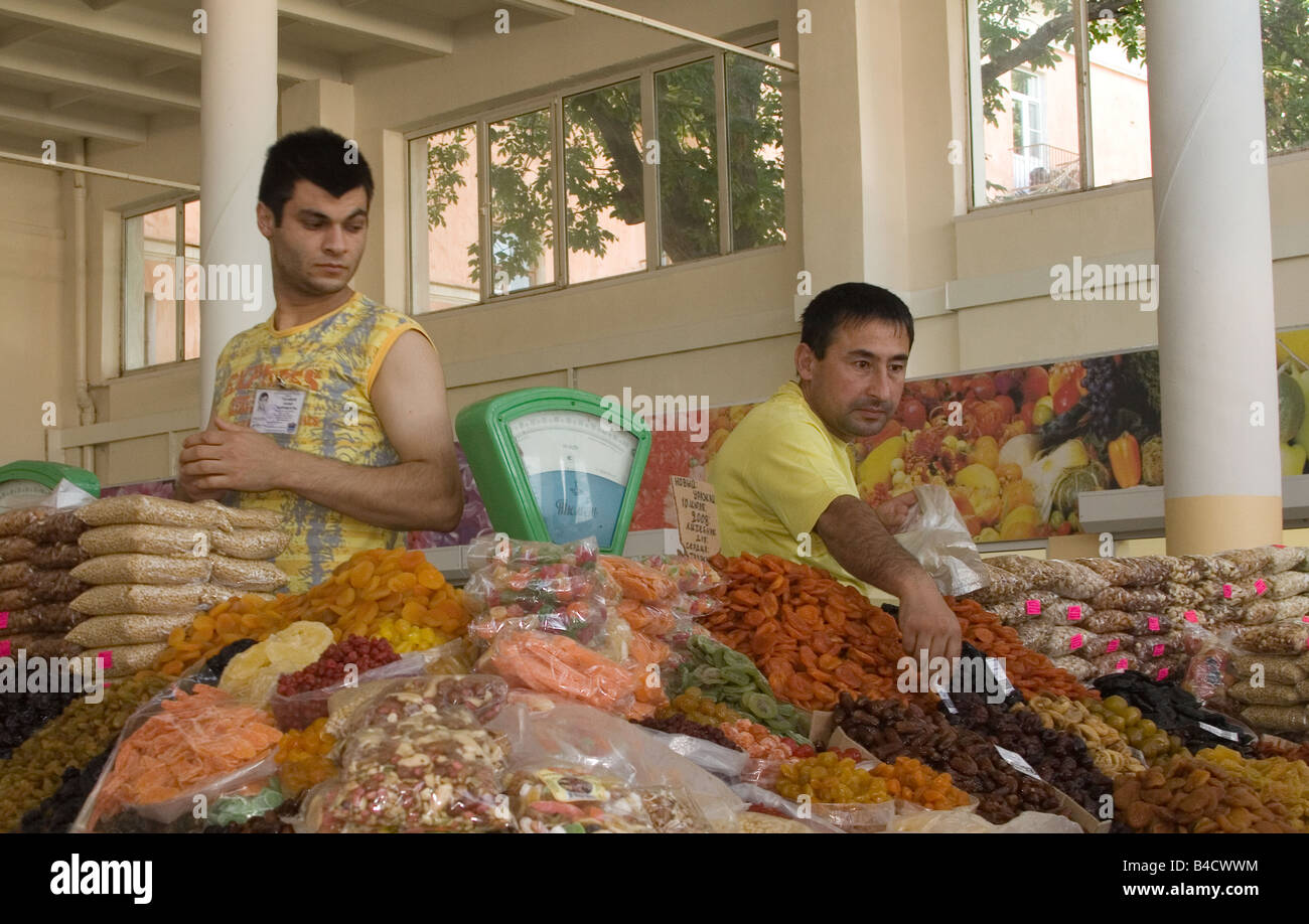 Yaroslavl market provides fresh vegetables and fruits for local area ...