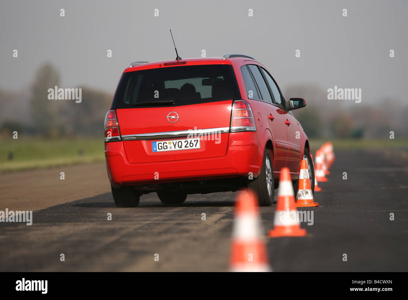 Opel zafira 1 8 edition red hi-res stock photography and images