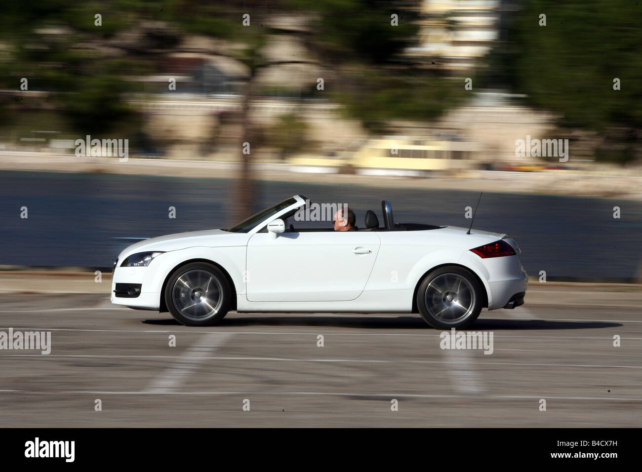 Audi tt roadster hi-res stock photography and images - Alamy