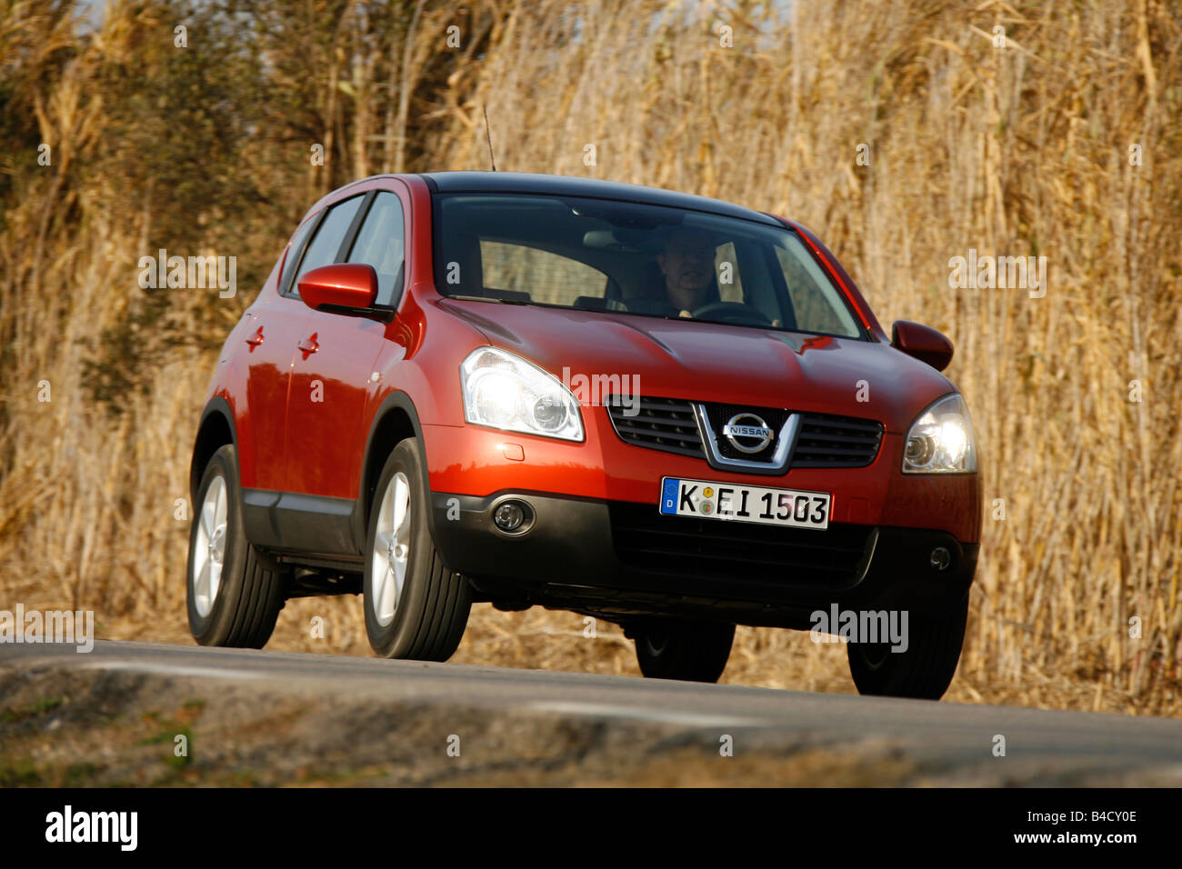 Nissan Qashqai, model year 2007-, rust-red, driving, diagonal from ... Nissan Qashqai, model year 2007-, rust-red, driving, diagonal from ...