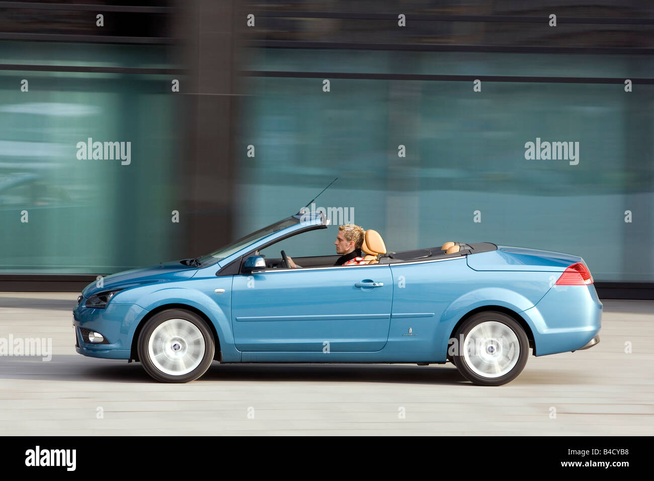 Ford Focus 2.0 TDCi coupe-Convertible, model year 2007-, blue moving, side view, open top Stock Photo