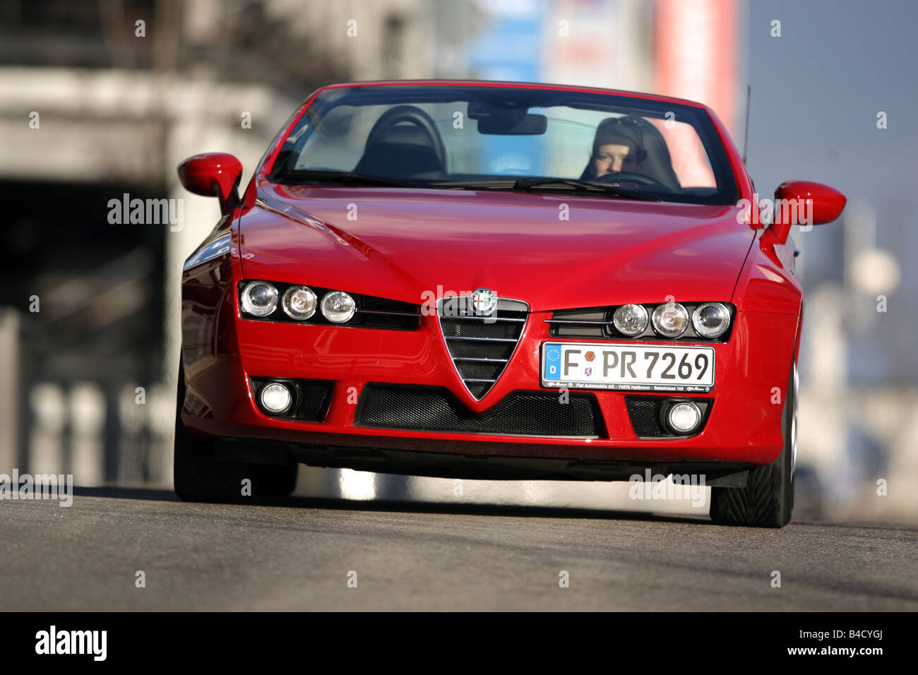 Alfa Romeo Spider 2.2 JTS Exclusive, model year 2007-, red, driving, frontal view, City, open top Stock Photo