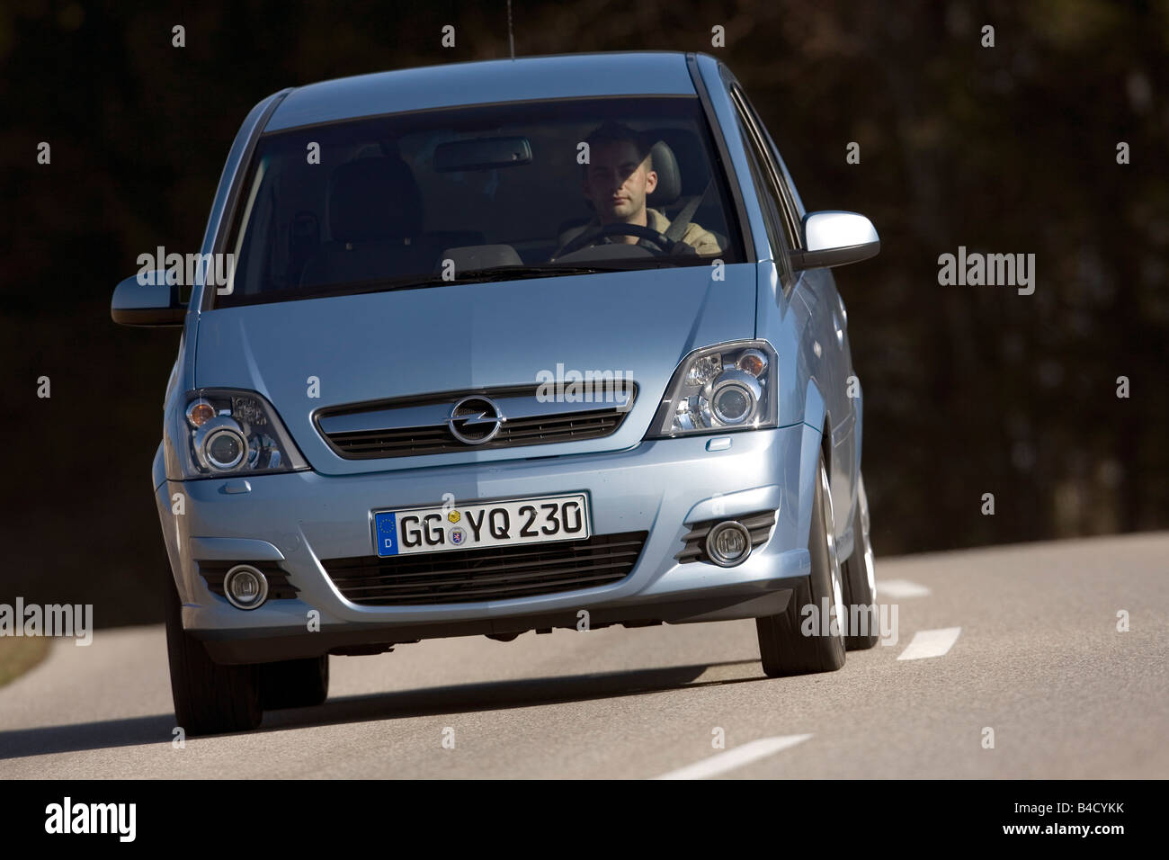 Opel Meriva 1.7 CDTi, model year 2007-, silver, driving, diagonal from the front, frontal view, country road Stock Photo