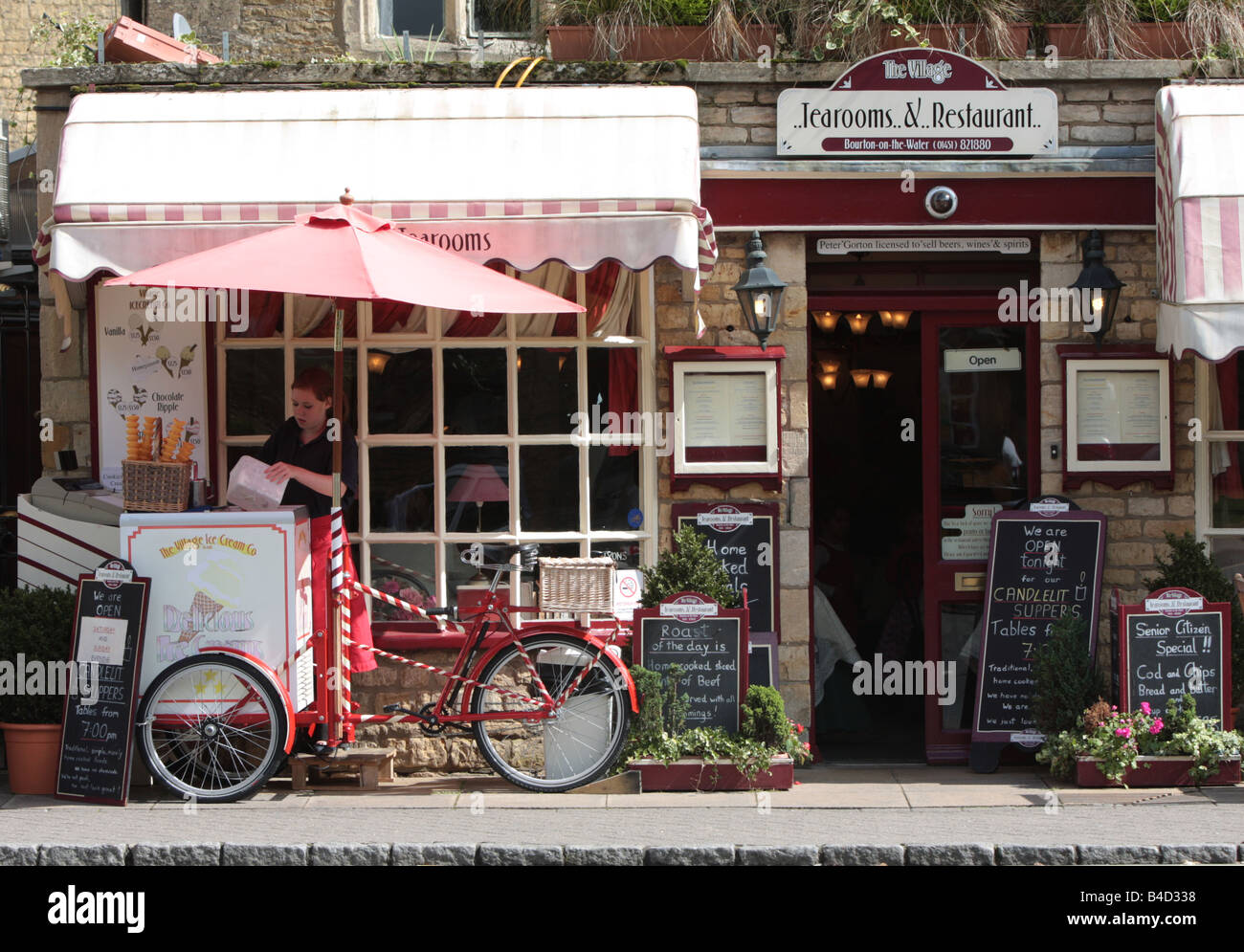 Tea shop Bourton on the water Gloucester Stock Photo Alamy