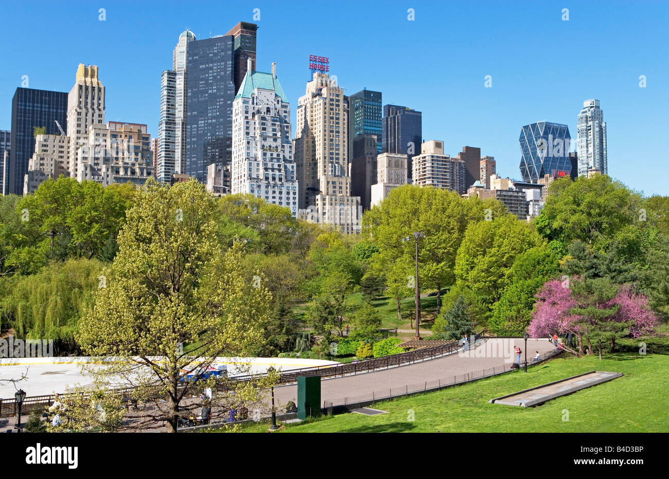 Central Park New York City Ny Manhattan Park Green Trees Natural Leaves Outdoor Relaxation Quiet Urban Lake Outdo Stock Photo Alamy
