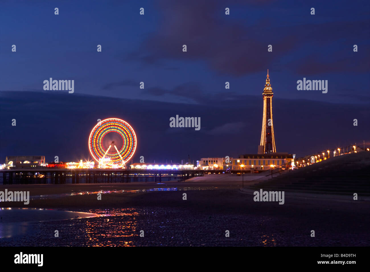 BLACKPOOL TOWER CENTRAL PIER FERRIS WHEEL AND ILLUMINATIONS AT DUSK Stock Photo