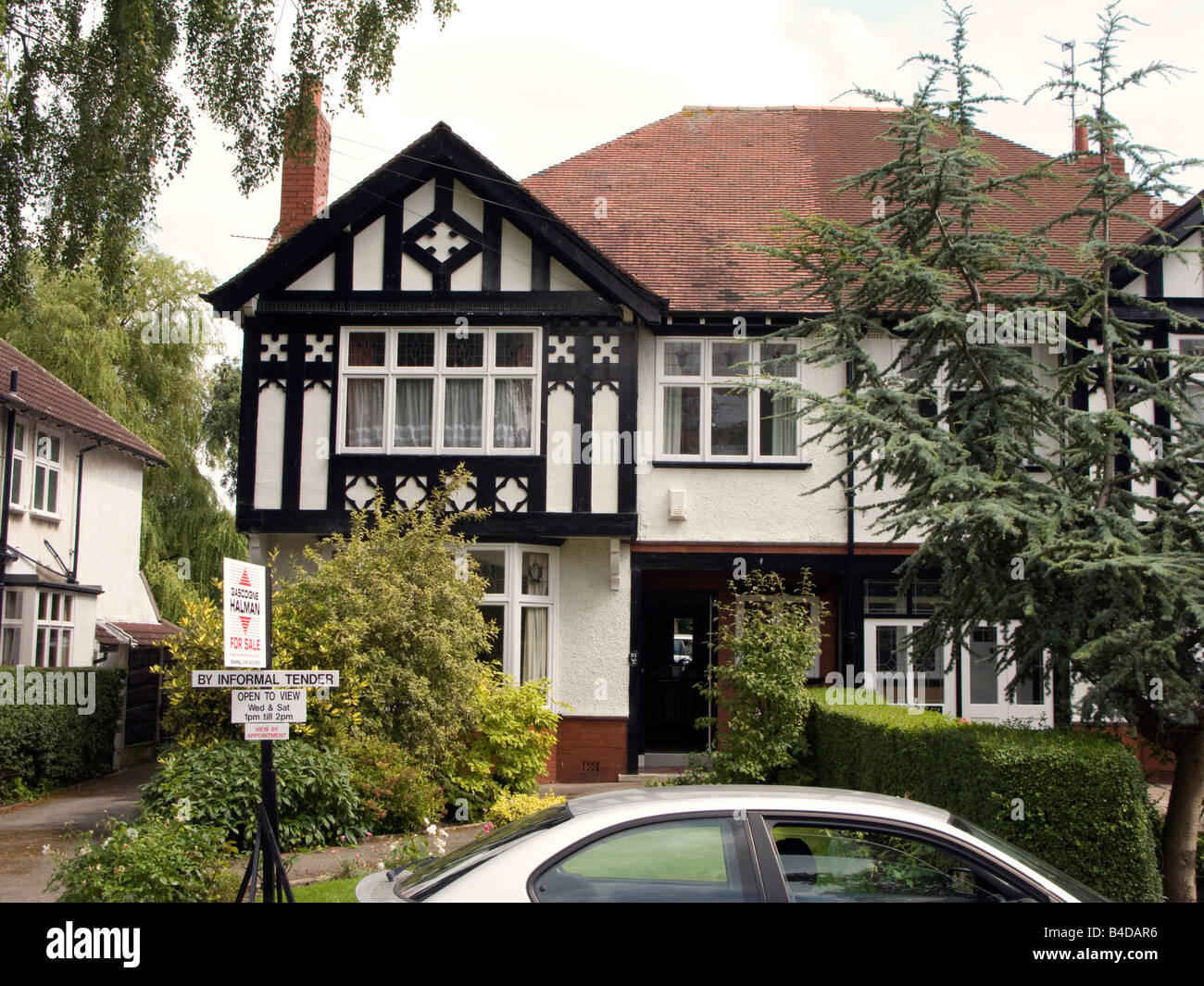 Detatched family home uk hires stock photography and images Alamy