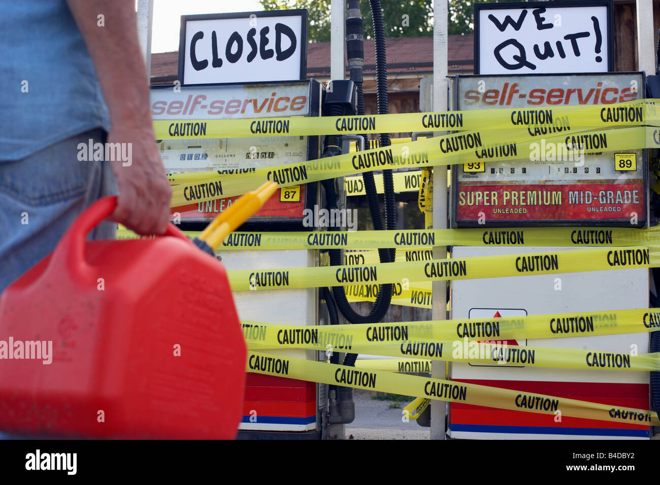 gas station out of business Stock Photo Alamy
