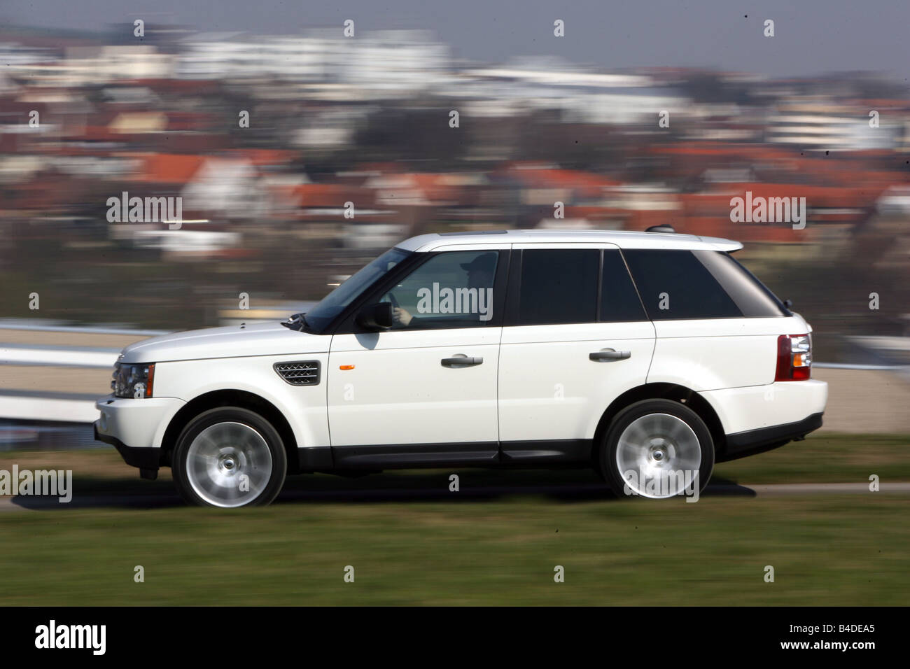 Flitsend ontwikkelen een kopje White range rover sport hi-res stock photography and images - Alamy